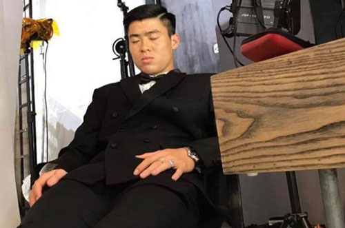 Duy Mạnh bị chị vợ tương lai "bóc phốt" vì đi chụp ảnh cưới mà ngủ gật: Hậu quả của việc thức đêm nghĩ kế cầu hôn là đây?