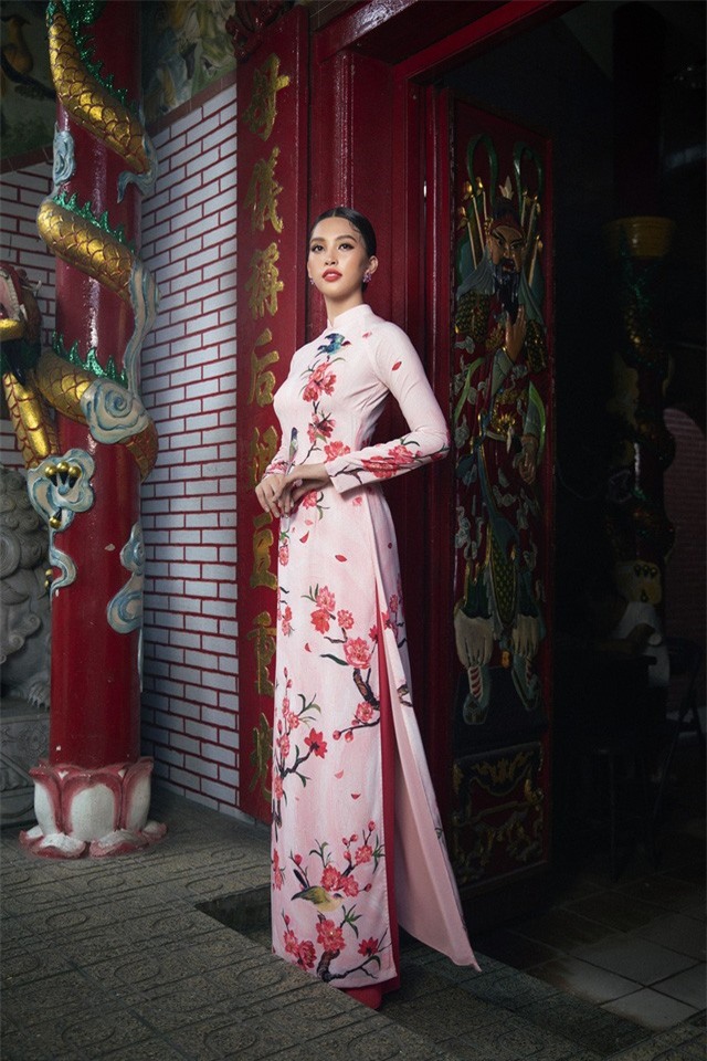 Hoa hậu Tiểu Vy khoe sắc mặn mà trong tà áo dài đón Tết - Ảnh 10.