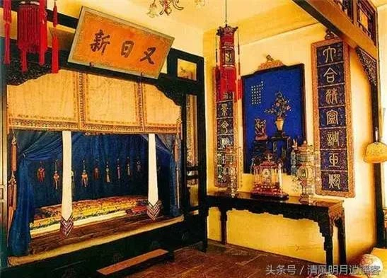 Phòng ngủ và giường ngủ của hoàng đế đều rất nhỏ.