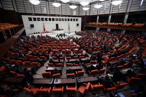 Toàn cảnh phiên họp bỏ phiếu về dự luật triển khai quân đội tới Libya của Quốc hội Thổ Nhĩ Kỳ ở Ankara ngày 2/1/2020. (Ảnh: THX)