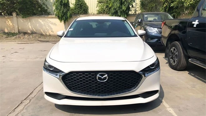 Mazda3 Deluxe không có đèn sương mù và đèn LED trang trí ban ngày