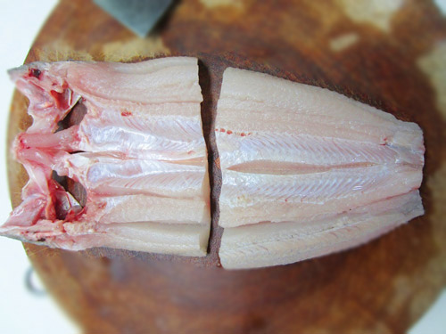 Clip: Bí quyết làm cá chiên giòn xóc muối sả đổi vị cơm nhà