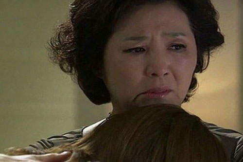 Tâm sự của con gái lấy chồng xa: 'Mẹ ơi, Tết này con muốn về nhà'