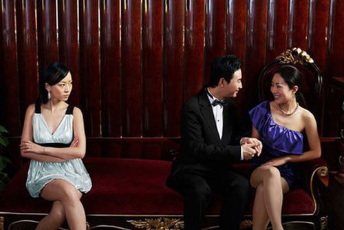 Ly hôn rồi vẫn ghen với bồ của... chồng cũ