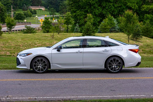 4. Toyota Avalon 2020 (giá khởi điểm: 35.800 USD).