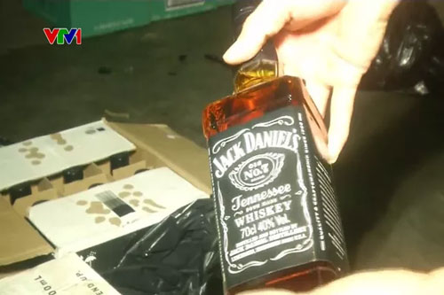 Bắt giữ vụ vận chuyển rượu ngoại lậu tại Quảng Trị