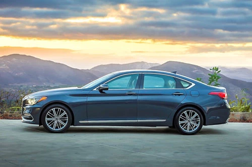 7. Genesis G80 2019 (giá khởi điểm: 42.050 USD).