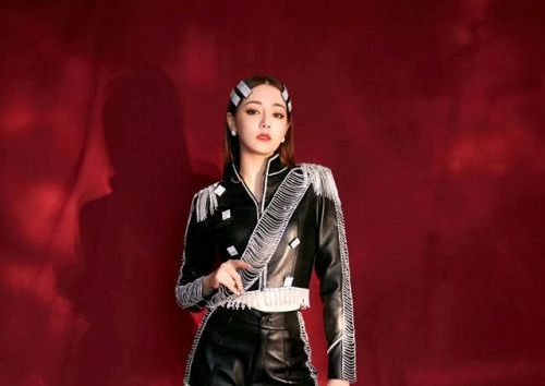 Nhan sắc đỉnh cao của Địch Lệ Nhiệt Ba khiến nhiều người đắm say