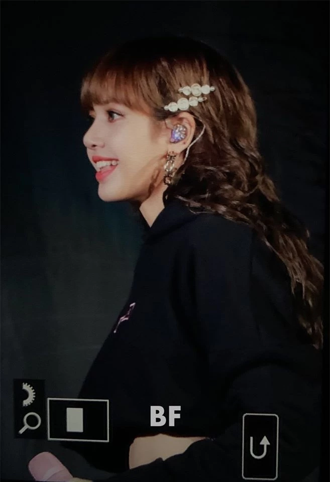 Lisa (BLACKPINK) lần đầu xuất hiện sau lùm xùm bị quấy rối tình dục: Nhìn mà nhẹ lòng! - Ảnh 11.