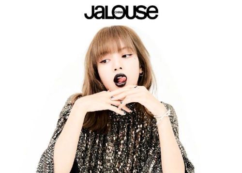 Lisa (Black Pink) là đại diện duy nhất của Hàn Quốc được liệt kê vào top sao mặc đẹp nhất thế giới năm 2019