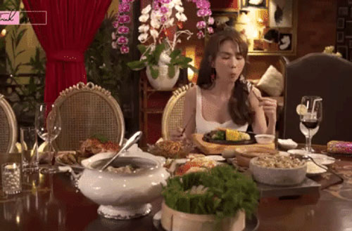 Phát sốt clip bàn tiệc xa hoa của Ngọc Trinh: Một mình ăn bữa gần 20 triệu, nhưng mỗi món gắp vài miếng rồi bỏ?