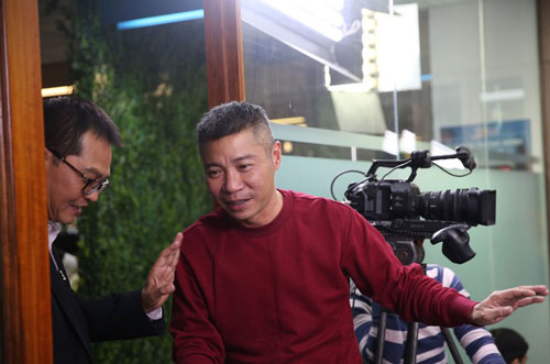 Làm đạo diễn phim hài Tết do "sếp" Trung Hiếu đóng chính, Công Lý bộc bạch: "Tôi quát, chửi bình thường"