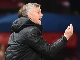 HLV Solskjaer phản pháo chỉ trích từ Van Persie