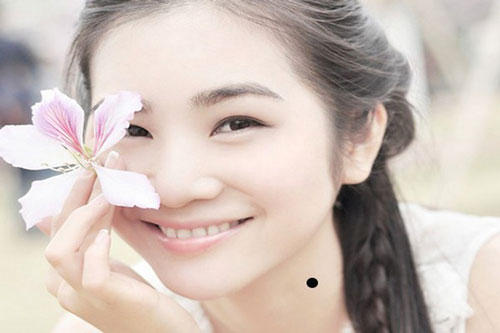 Đọc tính cách phụ nữ cực chuẩn xác qua vị trí nốt ruồi trên cơ thể