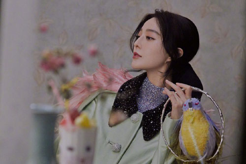 Loạt ảnh mới của Phạm Băng Băng bất ngờ bị "ném đá": "Đẹp sẵn rồi cần gì phải chỉnh sửa"