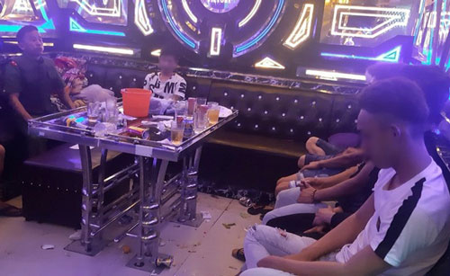 Quảng Nam: 34 nam nữ phê ma túy trong quán karaoke
