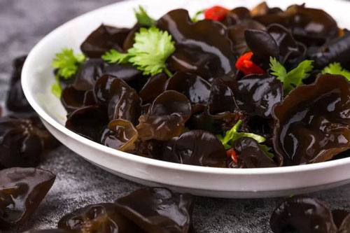 Ngâm mộc nhĩ với nước là sai, cho thêm thứ này đảm bảo nấm "nhả" hết độc ra ngoài, yên tâm mà ăn