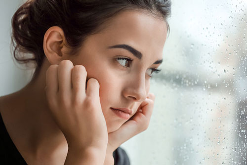 Trước khi mất, mẹ chồng trao cho tôi cuốn sổ tiết kiệm với số tiền 2 tỷ đồng nhưng lời dặn dò khiến tôi uất hận tận xương tủy