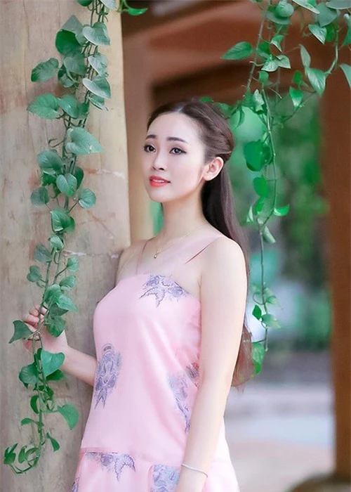 MC Thuy Linh - Thanh Huong dong hai Tet 2020: Ai goi cam hon?-Hinh-14