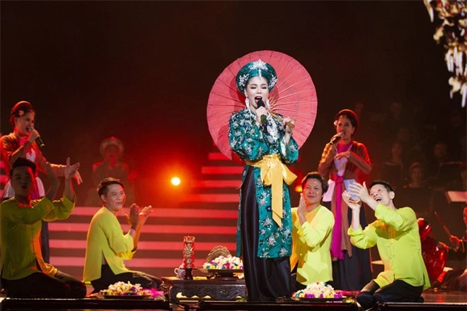 Q Show 2 tại Hà Nội: Lệ Quyên chứng minh đẳng cấp với dạ tiệc âm nhạc hoành tráng và đầy cảm xúc - Ảnh 16.