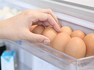 Bảo quản trứng trong tủ lạnh, nên để đầu to hay nhỏ lên trên?