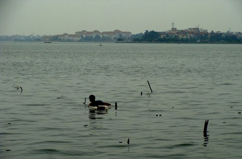 Kinh dị chuyện săn quan tài, đồ cổ và những hộp sọ lăn lóc dưới đáy Hồ Tây