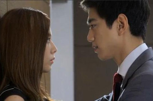 Thuê vội xe ôm đến dự cưới bạn trai cũ