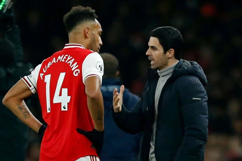 Aubameyang và HLV Arteta.