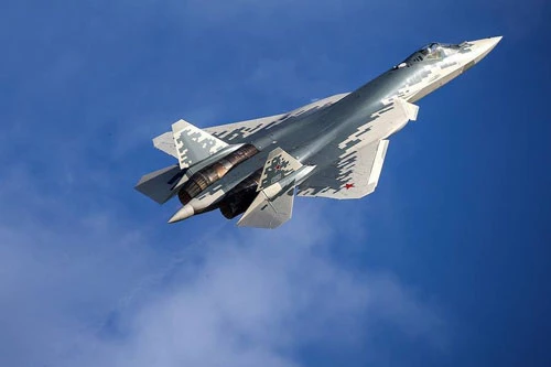 Mới đây, vụ tai nạn xảy ra với chiếc tiêm kích tàng hình thế hệ 5 Su-57 thuộc đợt sản xuất hàng loạt đầu tiên cho không quân Nga đã dẫn tới hậu quả nghiêm trọng là quá trình giao hàng sẽ chậm lại ít nhất 6 tháng để tìm lỗi kỹ thuật.