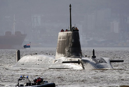 Tàu ngầm hạt nhân Anh "trong tầm tấn công Iran"