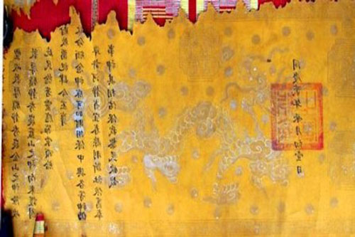 Ph&#xE1;t hi&#x1EC7;n s&#x1EAF;c phong c&#x1ED5; li&#xEA;n quan &#x111;&#x1EBF;n nh&#xE2;n v&#x1EAD;t tri&#x1EC1;u L&#xFD;