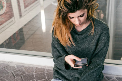 Những loại tin nhắn cực kì nguy hiểm bạn cần cảnh báo con gái