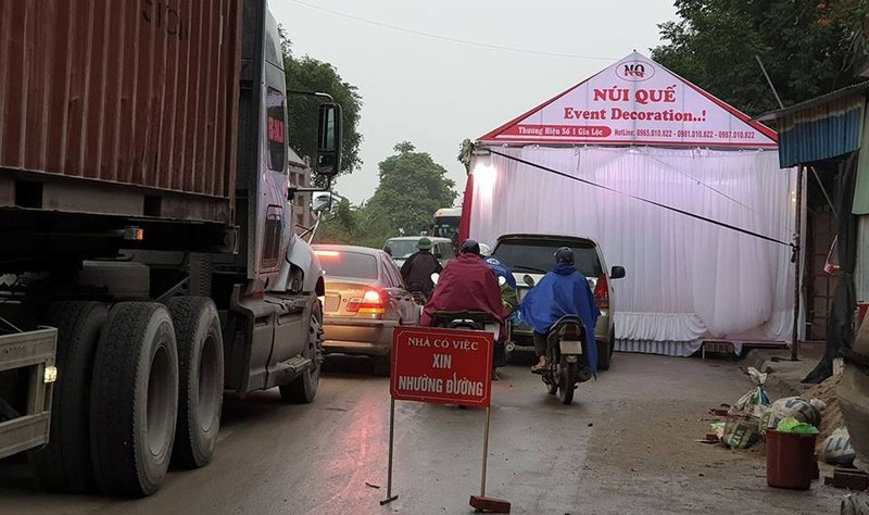 Dựng rạp cưới giữa đường bị phạt 6 triệu đồng, dân mạng nhiệt tình hưởng ứng