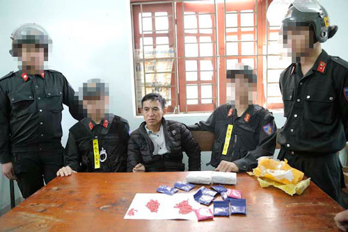 Nghệ An: Bắt đối tượng mang 6.000 viên hồng phiến đi tiêu thụ