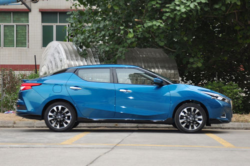 Khám phá xe sedan Nissan giá hơn 300 triệu đồng