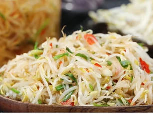 Giá đỗ ngâm chua cay giải ngấy cho món ăn ngày Tết