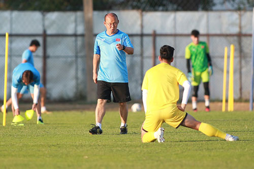 Tấn Sinh: “HLV Park Hang Seo biết cách khắc chế U23 UAE”
