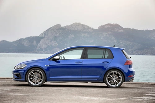 7. Volkswagen Golf R.