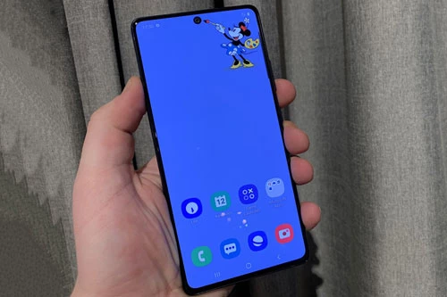 Galaxy S10 Lite hỗ trợ Samsung DeX để kết nối với màn hình máy tính.