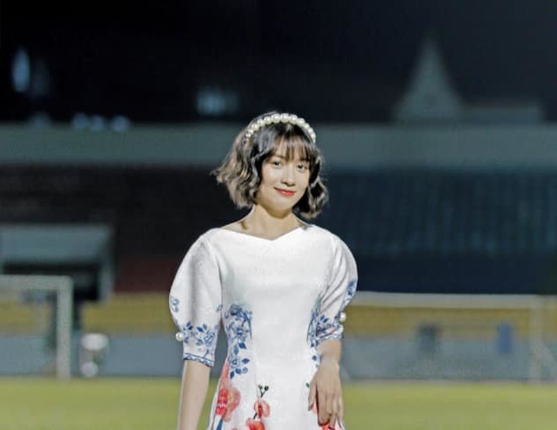 Nữ cầu thủ Hoàng Thị Loan khoe sắc xuân rạng ngời