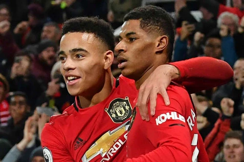 Mason Greenwood và Marcus Rashford (phải).