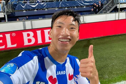 Văn Hậu chuẩn bị 'hát văn nghệ' trước các đồng đội ở Heerenveen