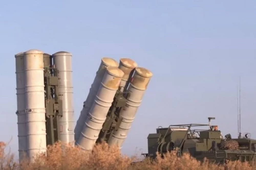 Iraq có thể sớm đặt mua hệ thống tên lửa phòng không S-400 Triumf của Nga. Ảnh: RIA Novosti.