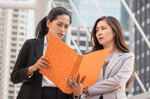 Dưới trướng sếp đa nghi, nàng công sở bỗng bị vu cho tội... bán thông tin về công ty cũ