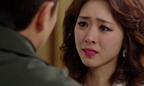 Hễ chồng đi vệ sinh đêm là có tiếng nói chuyện, tôi lén theo dõi và đã phát hiện ra sự thật kinh hoàng