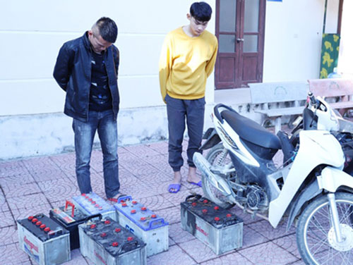 Hà Tĩnh: Trộm 36 bình ắc quy xe tải trong 1 tháng để “nướng” vào game