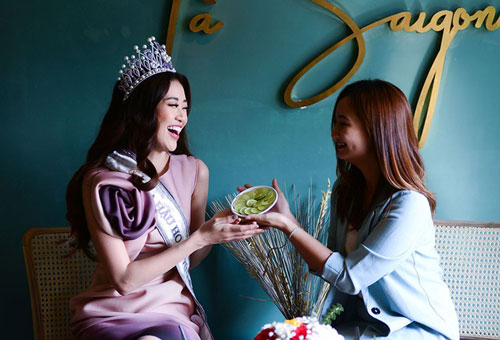 Hoa hậu Khánh Vân tự nhận mình “không bình thường”