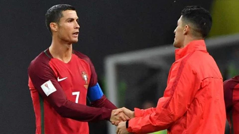 Ronaldo san bằng kỷ lục của Alexis Sanchez