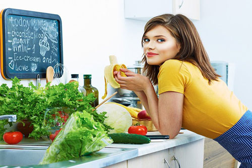 Mẹo hay giúp loại bỏ chất gây ung thư khỏi rau, thịt, tôm...