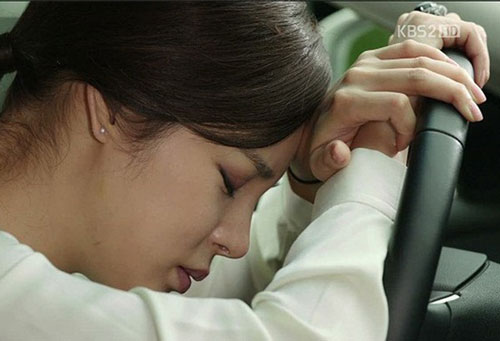 Chết điếng khi thấy chồng sánh đôi cùng người đó ra khỏi nhà nghỉ